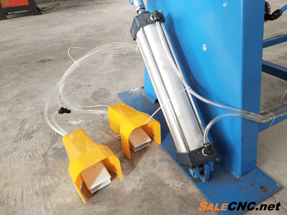 เครื่องพับเหล็ก ระบบนิวเมติกส์ Pneumatic ยาว 2500mmหนา 1.5mm 2